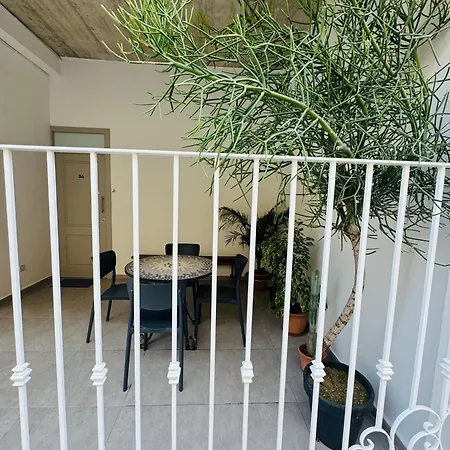 Stylish Boutique House Turquoise With 2 Outdoor Areas & Adjoining Cafeteria - Very Near Valletta - Non Sharing & Quiet Διαμέρισμα Hamrun