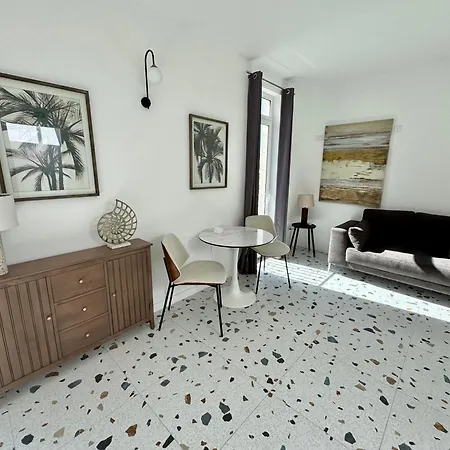 Διαμέρισμα Stylish Boutique House Turquoise With 2 Outdoor Areas & Adjoining Cafeteria - Very Near Valletta - Non Sharing & Quiet *