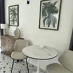 Apartment Stylish Boutique House - Turquoise - Outdoor Yard & Adjoining Cafeteria - Very Central! Near Valletta - Non-sharing & Quiet *