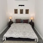 Stylish Boutique House - Turquoise - Outdoor Yard & Adjoining Cafeteria - Very Central! Near Valletta - Non-sharing & Quiet Apartment Hamrun