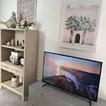 Stylish Boutique House - Turquoise - Outdoor Yard & Adjoining Cafeteria - Very Central! Near Valletta - Non-sharing & Quiet Apartment