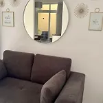 Apartment Stylish Boutique House - Turquoise - Outdoor Yard & Adjoining Cafeteria - Very Central! Near Valletta - Non-sharing & Quiet