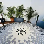 Stylish Boutique House - Turquoise - Outdoor Yard & Adjoining Cafeteria - Very Central! Near Valletta - Non-sharing & Quiet * Hamrun