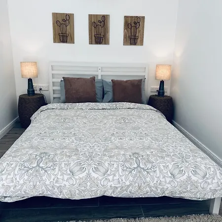 Stylish Boutique House - Turquoise - Outdoor Yard & Adjoining Cafeteria - Very Central! Near Valletta - Non-sharing & Quiet