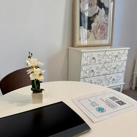 Stylish Boutique House Turquoise With 2 Outdoor Areas & Adjoining Cafeteria - Very Near Valletta - Non Sharing & Quiet * Hamrun