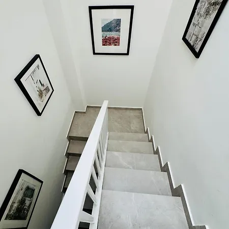 Stylish Boutique Turquoise Duplex With Outdoor - Large Double Bedroom - Very Near Valletta - Non Sharing Quiet Exclusive Hamrun
