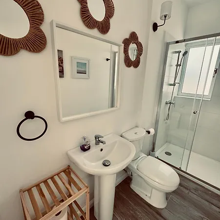 Stylish Boutique House Turquoise With 2 Outdoor Areas & Adjoining Cafeteria - Very Near Valletta - Non Sharing & Quiet Hamrun