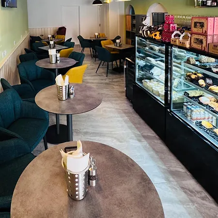 Stylish Boutique House - Turquoise - Outdoor Yard & Adjoining Cafeteria - Very Central! Near Valletta - Non-sharing & Quiet Hamrun