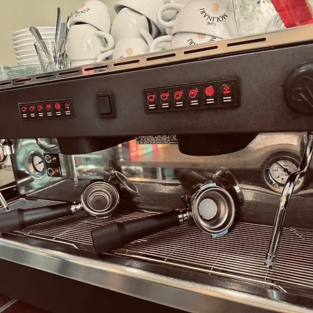 아파트 Stylish Boutique House - Turquoise - Outdoor Yard & Adjoining Cafeteria - Very Central! Near Valletta - Non-sharing & Quiet Hamrun