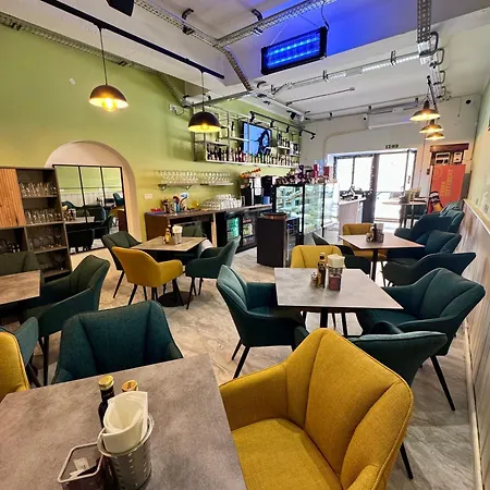 Apartment Stylish Boutique House - Turquoise - Outdoor Yard & Adjoining Cafeteria - Very Central! Near Valletta - Non-sharing & Quiet Hamrun