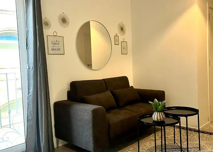 Stylish Boutique House - Turquoise - Outdoor Yard & Adjoining Cafeteria - Very Central! Near Valletta - Non-sharing & Quiet Hamrun