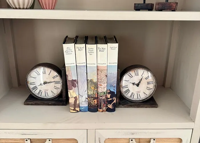 Apartment Stylish Boutique House - Turquoise - Outdoor Yard & Adjoining Cafeteria - Very Central! Near Valletta - Non-sharing & Quiet *