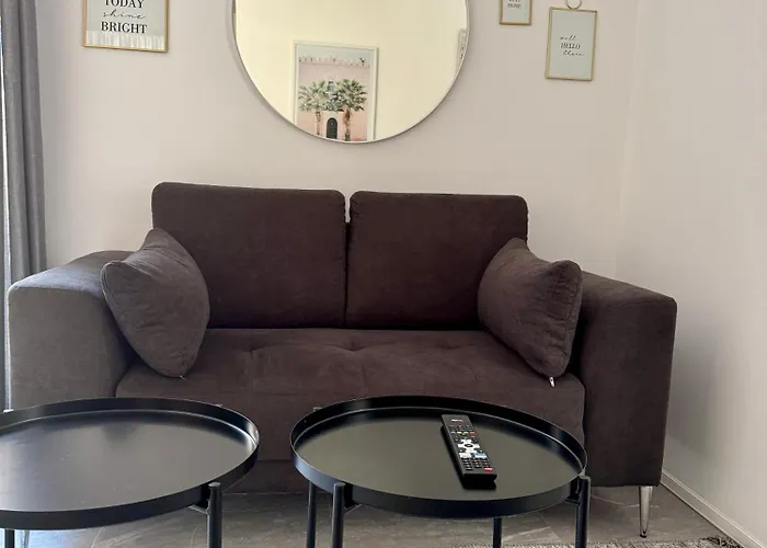 아파트 Stylish Boutique House - Turquoise - Outdoor Yard & Adjoining Cafeteria - Very Central! Near Valletta - Non-sharing & Quiet