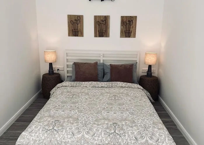 Stylish Boutique House - Turquoise - Outdoor Yard & Adjoining Cafeteria - Very Central! Near Valletta - Non-sharing & Quiet Apartment Hamrun