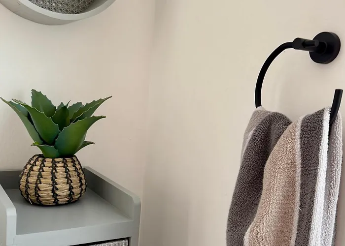 Stylish Boutique House - Turquoise - Outdoor Yard & Adjoining Cafeteria - Very Central! Near Valletta - Non-sharing & Quiet 아파트