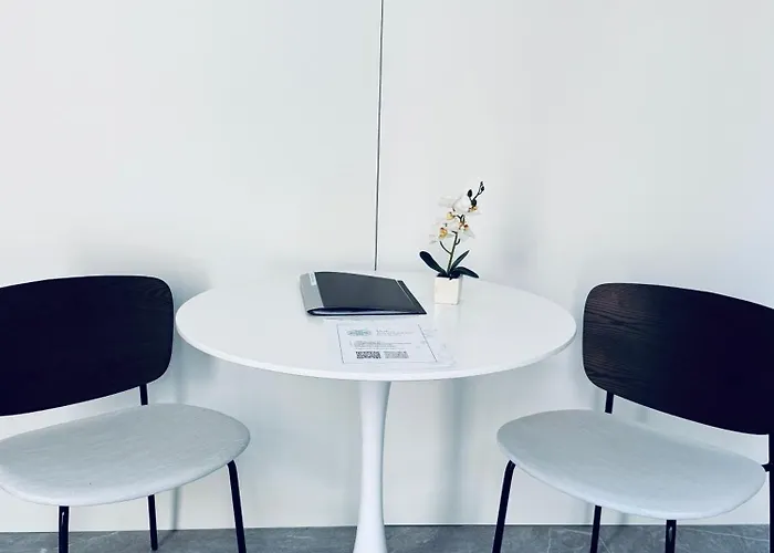 Stylish Boutique House - Turquoise - Outdoor Yard & Adjoining Cafeteria - Very Central! Near Valletta - Non-sharing & Quiet *