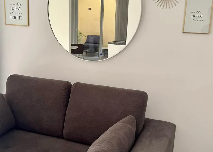 아파트 Stylish Boutique House - Turquoise - Outdoor Yard & Adjoining Cafeteria - Very Central! Near Valletta - Non-sharing & Quiet