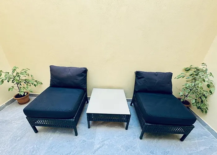 Stylish Boutique House - Turquoise - Outdoor Yard & Adjoining Cafeteria - Very Central! Near Valletta - Non-sharing & Quiet 아파트 Hamrun