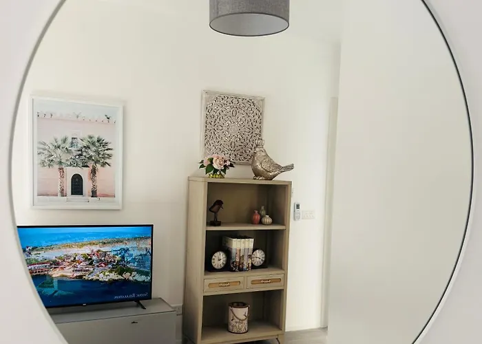 Stylish Boutique House - Turquoise - Outdoor Yard & Adjoining Cafeteria - Very Central! Near Valletta - Non-sharing & Quiet