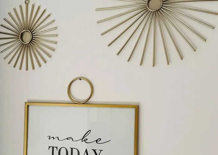 Stylish Boutique House - Turquoise - Outdoor Yard & Adjoining Cafeteria - Very Central! Near Valletta - Non-sharing & Quiet Apartment Hamrun