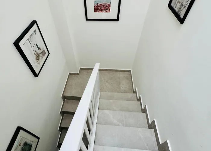 Stylish Boutique House - Turquoise - Outdoor Yard & Adjoining Cafeteria - Very Central! Near Valletta - Non-sharing & Quiet Hamrun