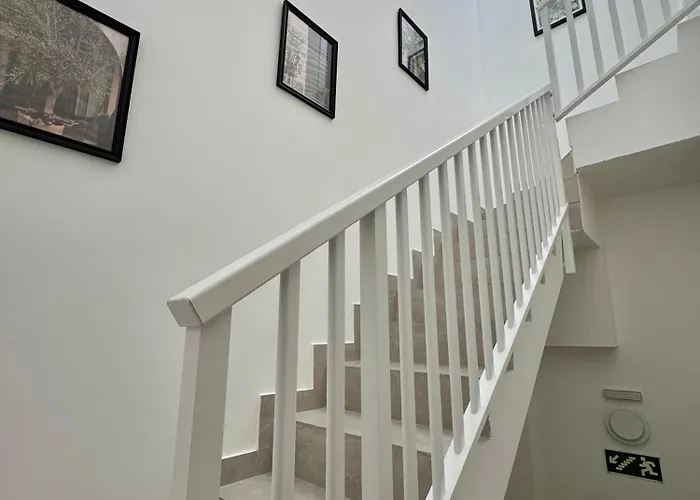 Stylish Boutique House - Turquoise - Outdoor Yard & Adjoining Cafeteria - Very Central! Near Valletta - Non-sharing & Quiet 아파트 Hamrun