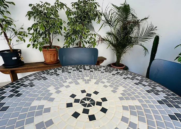 Stylish Boutique House - Turquoise - Outdoor Yard & Adjoining Cafeteria - Very Central! Near Valletta - Non-sharing & Quiet * Hamrun