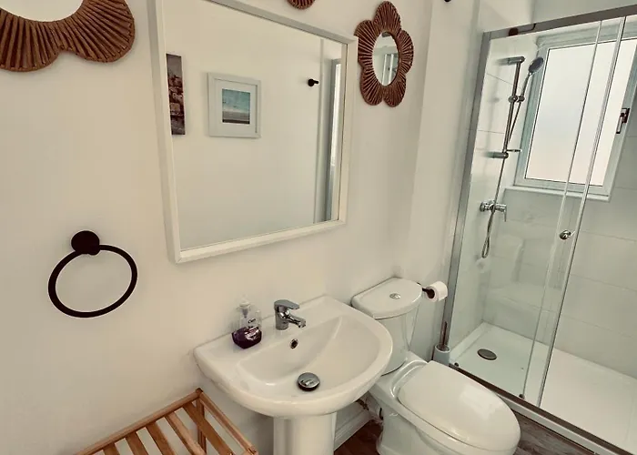 Stylish Boutique House - Turquoise - Outdoor Yard & Adjoining Cafeteria - Very Central! Near Valletta - Non-sharing & Quiet Hamrun