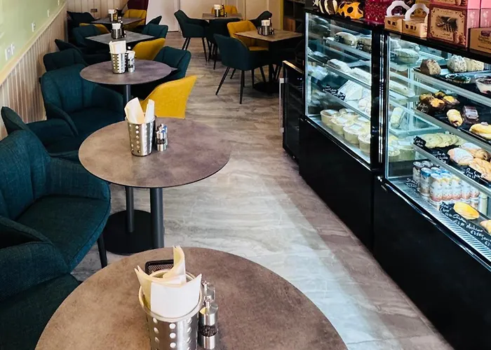 Stylish Boutique House - Turquoise - Outdoor Yard & Adjoining Cafeteria - Very Central! Near Valletta - Non-sharing & Quiet Hamrun