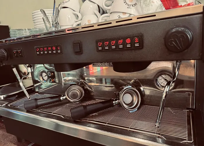 아파트 Stylish Boutique House - Turquoise - Outdoor Yard & Adjoining Cafeteria - Very Central! Near Valletta - Non-sharing & Quiet Hamrun