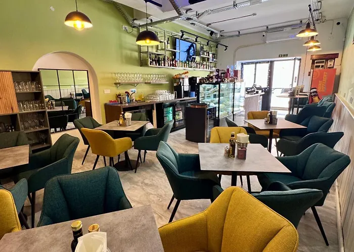 Apartment Stylish Boutique House - Turquoise - Outdoor Yard & Adjoining Cafeteria - Very Central! Near Valletta - Non-sharing & Quiet Hamrun